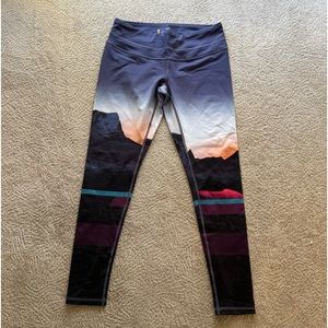NWOT Lucy multi color legging, size M. Beautiful mountain scape. Very cute on.